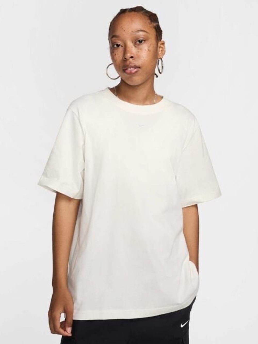 Nike women’s tee loose fit